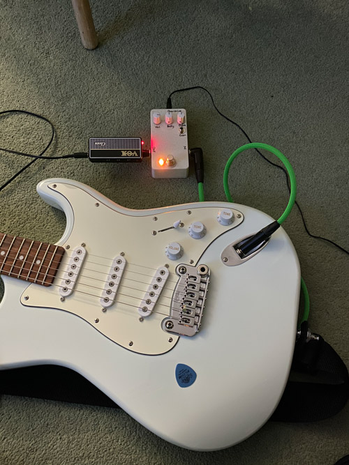 Testing the pedal with a G&L Tribute S-500